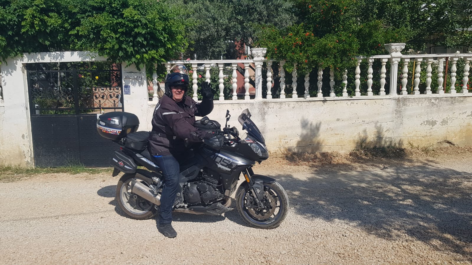 Akmonya Pansiyon motosikletli misafirler 2